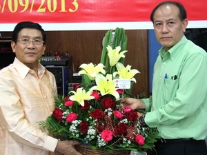 Overseas Vietnamese club in Vientiane marks its founding